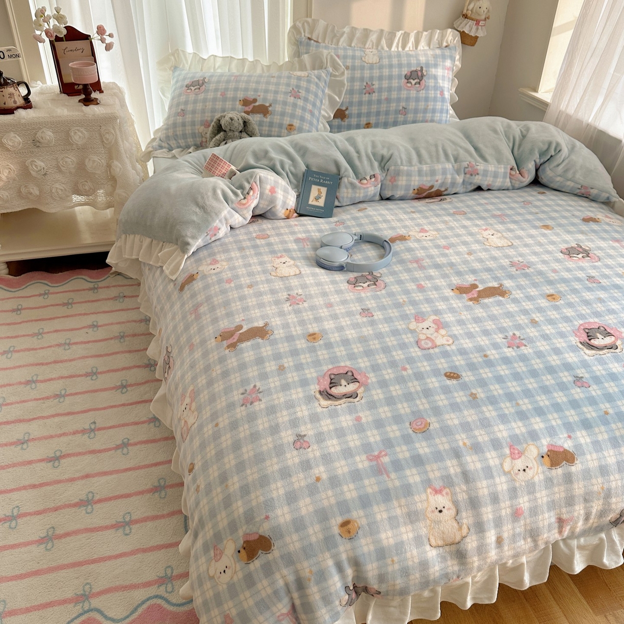 91家纺网 家纺一手货源 找家纺 萝莉家纺 2025秋冬新品韩版花边款加厚牛奶绒四件套 猫狗