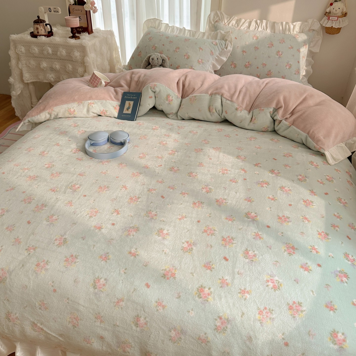 91家纺网 家纺一手货源 找家纺 萝莉家纺 2025秋冬新品韩版花边款加厚牛奶绒四件套 花绿