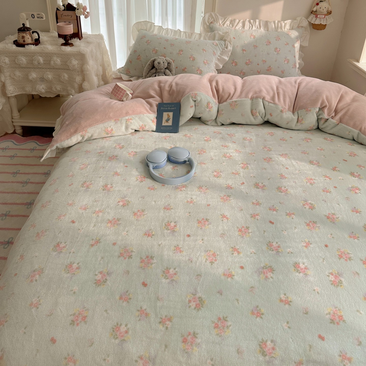 91家纺网 家纺一手货源 找家纺 萝莉家纺 2025秋冬新品韩版花边款加厚牛奶绒四件套 花绿