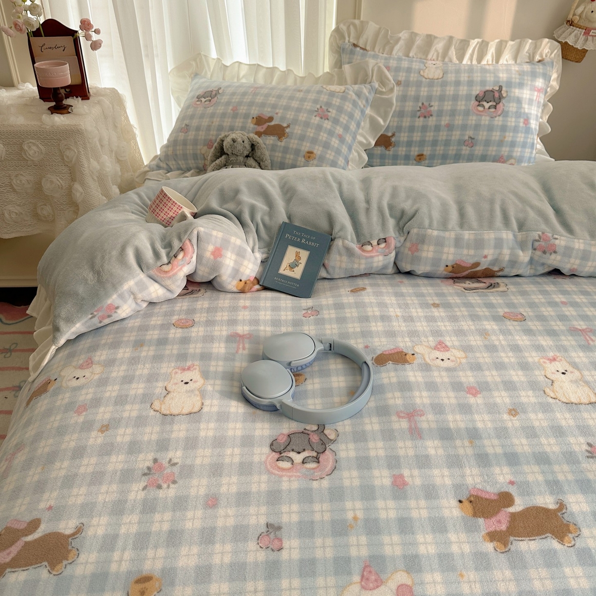 91家纺网 家纺一手货源 找家纺 萝莉家纺 2025秋冬新品韩版花边款加厚牛奶绒四件套 猫狗