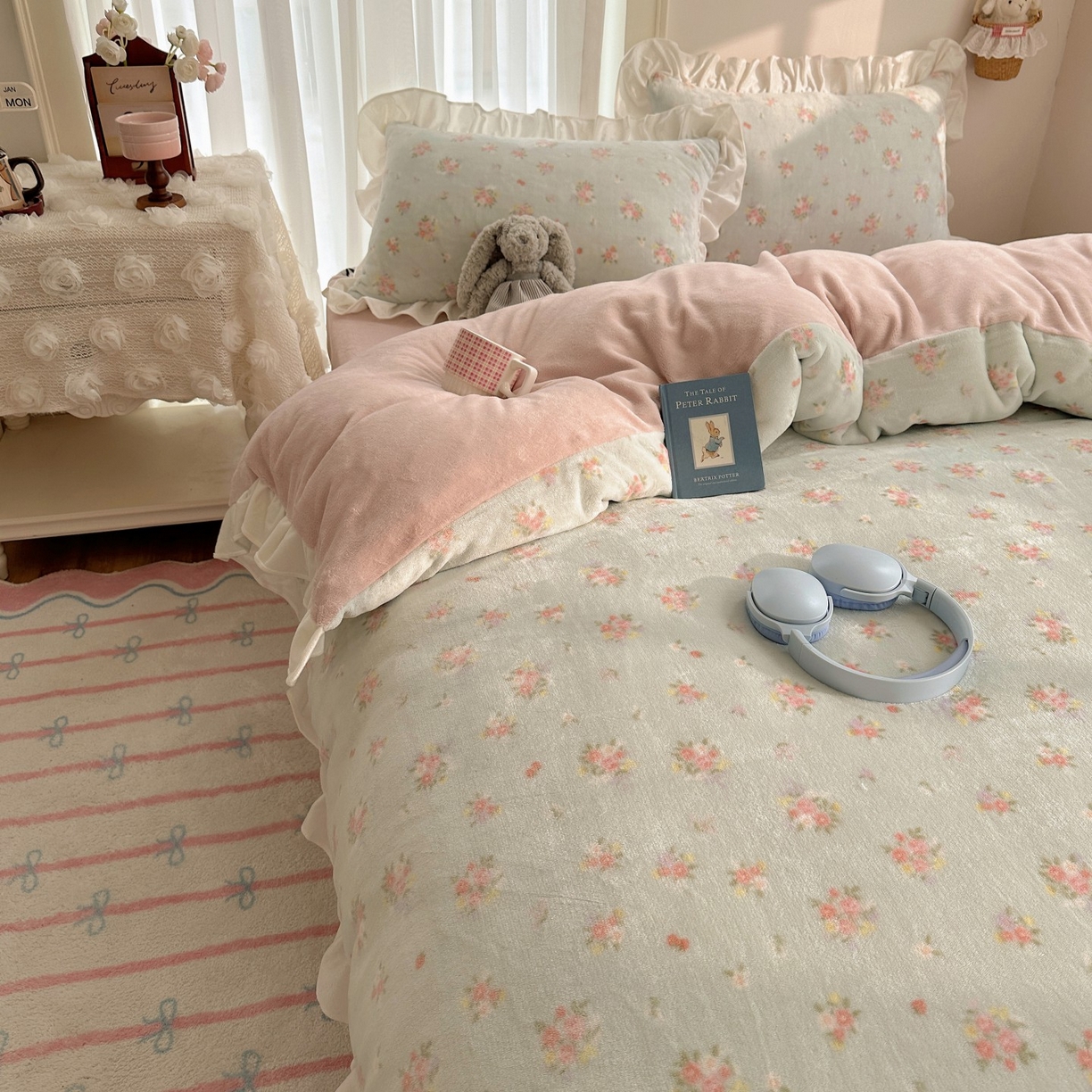 91家纺网 家纺一手货源 找家纺 萝莉家纺 2025秋冬新品韩版花边款加厚牛奶绒四件套 花绿