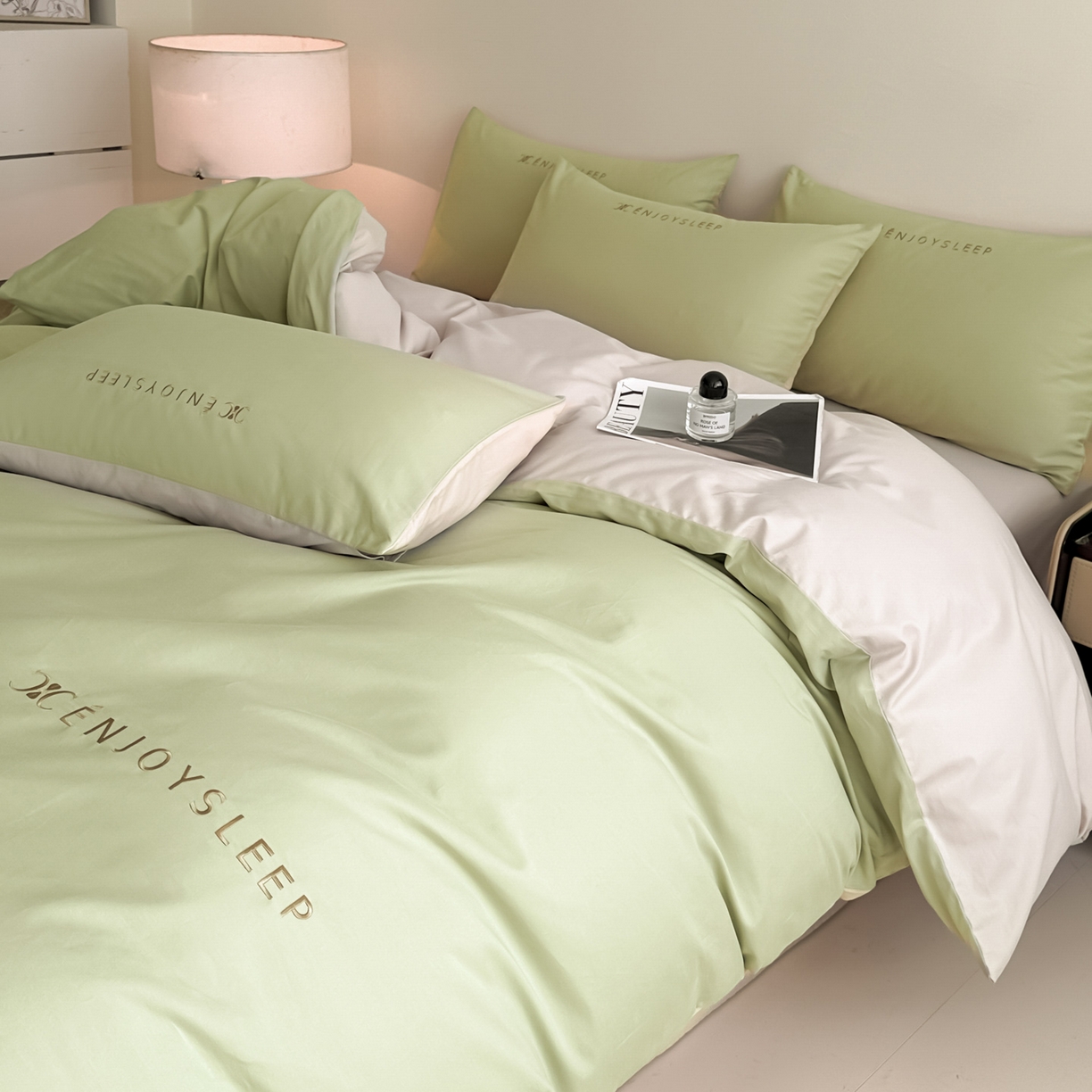 91家纺网 家纺一手货源 找家纺 拼社家纺 2025秋冬A类全棉加厚磨毛四件套刺绣纯棉不掉毛四件套-缪斯（提供买家秀） 缪斯-艾草绿+印月灰