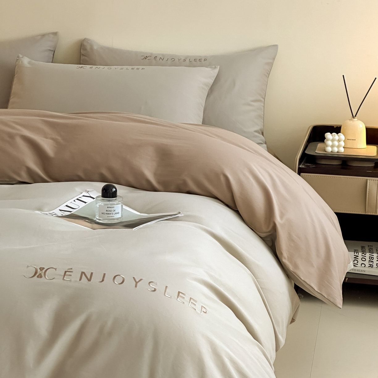 91家纺网 家纺一手货源 找家纺 拼社家纺 2025秋冬A类全棉加厚磨毛四件套刺绣纯棉不掉毛四件套-缪斯（提供买家秀） 缪斯-星辰灰+亚麻咖