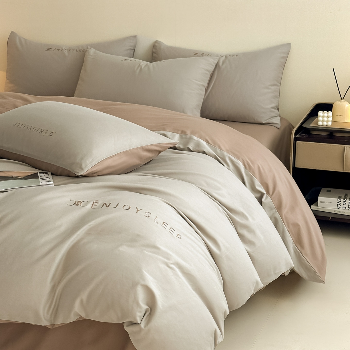 91家纺网 家纺一手货源 找家纺 拼社家纺 2025秋冬A类全棉加厚磨毛四件套刺绣纯棉不掉毛四件套-缪斯（提供买家秀） 缪斯-星辰灰+亚麻咖