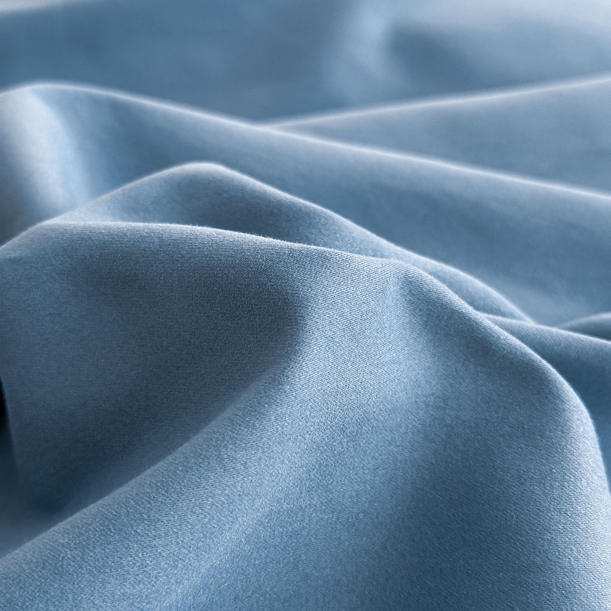 91家纺网 家纺一手货源 找家纺 拼社家纺 2025秋冬A类全棉加厚磨毛四件套刺绣纯棉不掉毛四件套-缪斯（提供买家秀） 缪斯-迷雾蓝+印月灰