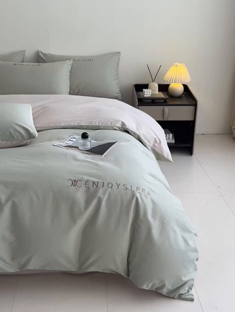 91家纺网 家纺一手货源 找家纺 拼社家纺 2025秋冬A类全棉加厚磨毛四件套刺绣纯棉不掉毛四件套-缪斯（提供买家秀） 缪斯-艾草绿+印月灰