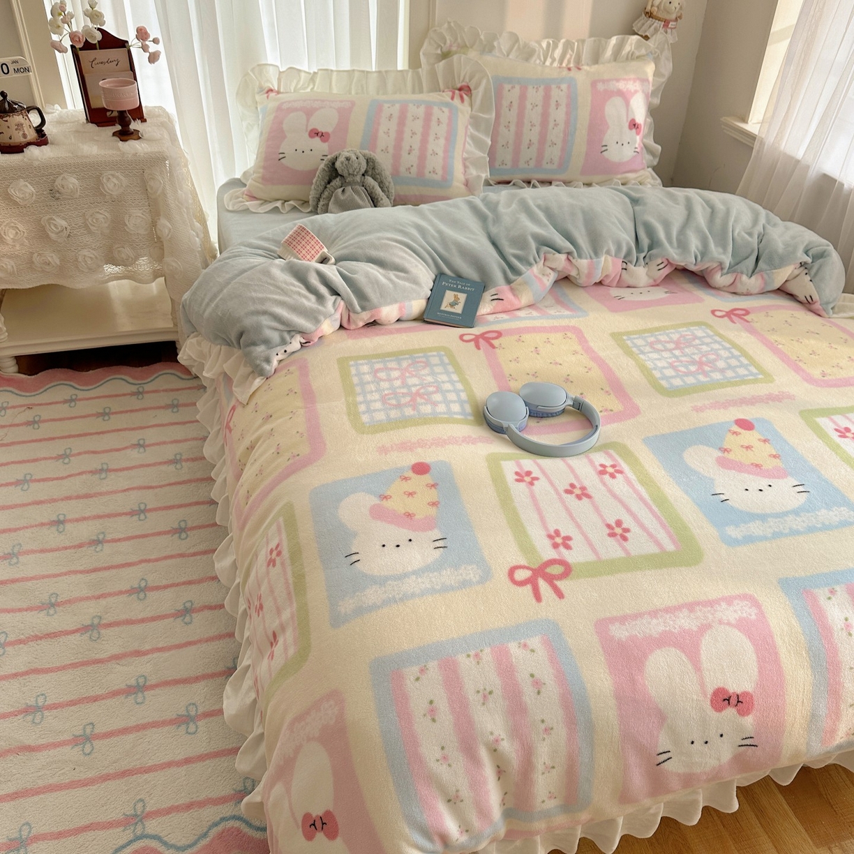 91家纺网 家纺一手货源 找家纺 萝莉家纺 2025秋冬新品韩版花边款加厚牛奶绒四件套 可爱猫