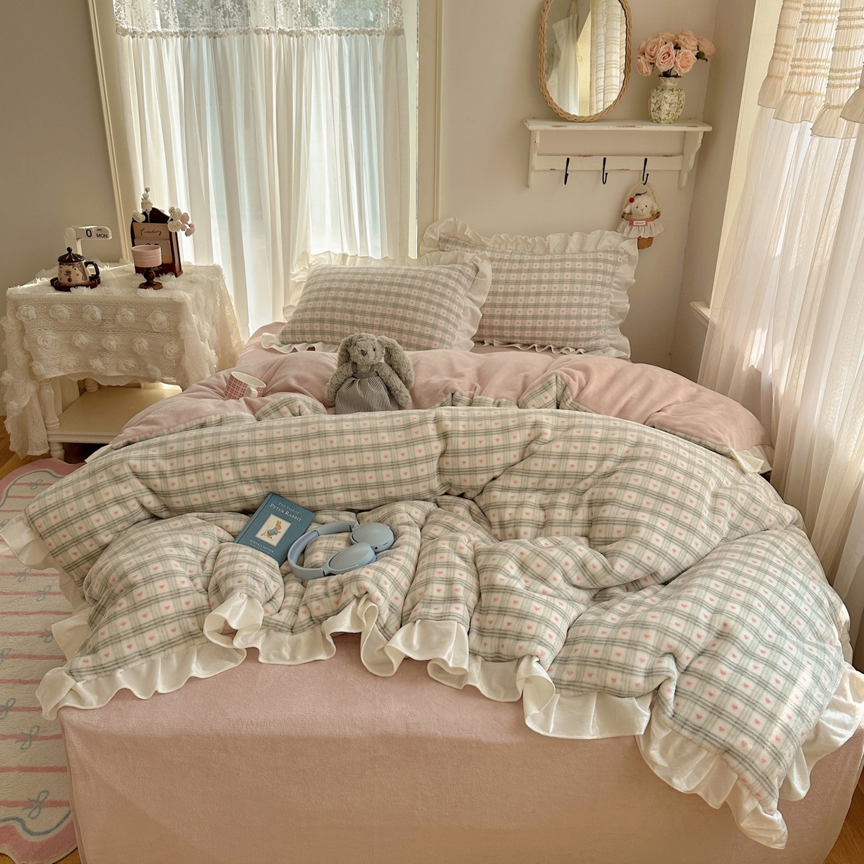 91家纺网 家纺一手货源 找家纺 萝莉家纺 2025秋冬新品韩版花边款加厚牛奶绒四件套 心心