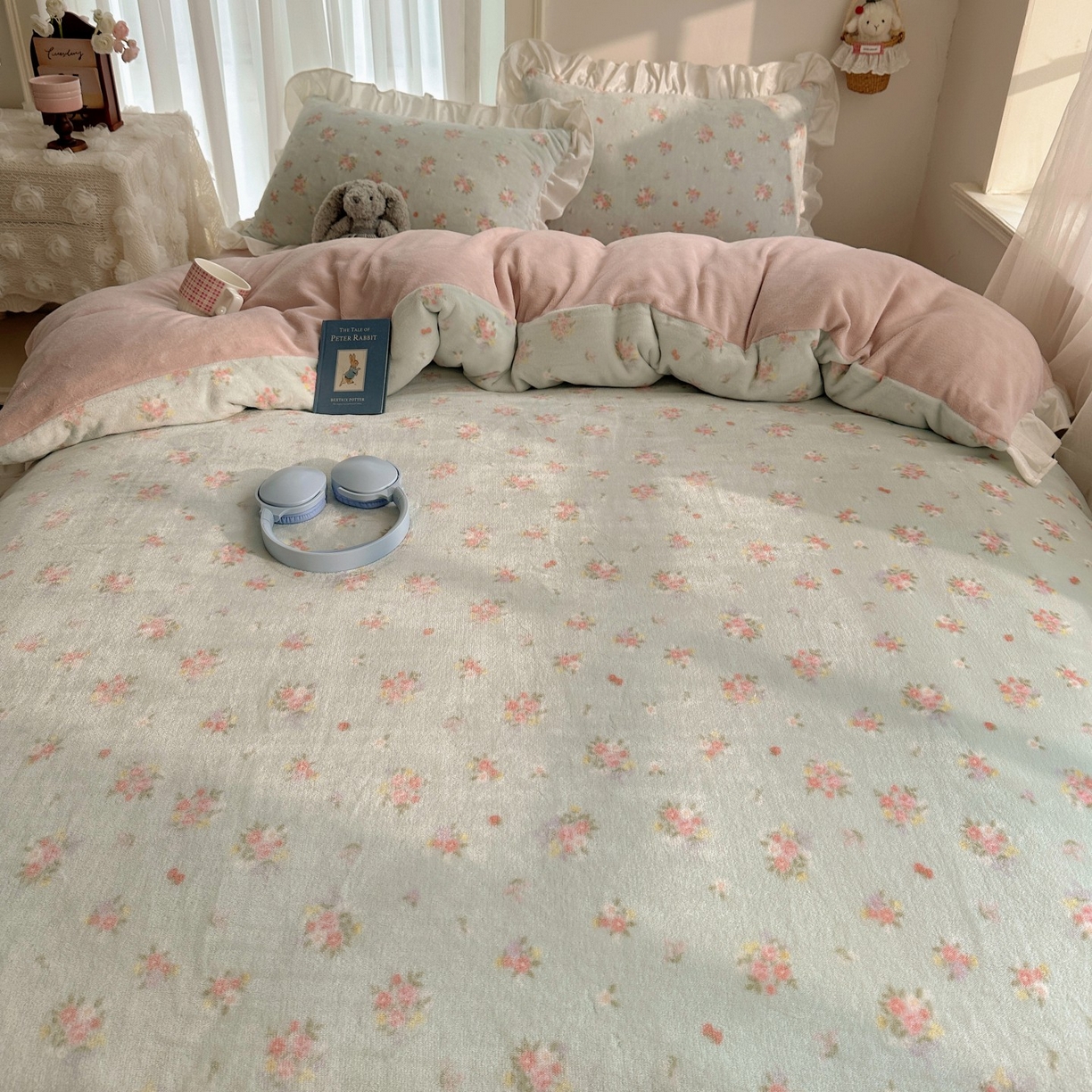 91家纺网 家纺一手货源 找家纺 萝莉家纺 2025秋冬新品韩版花边款加厚牛奶绒四件套 花绿