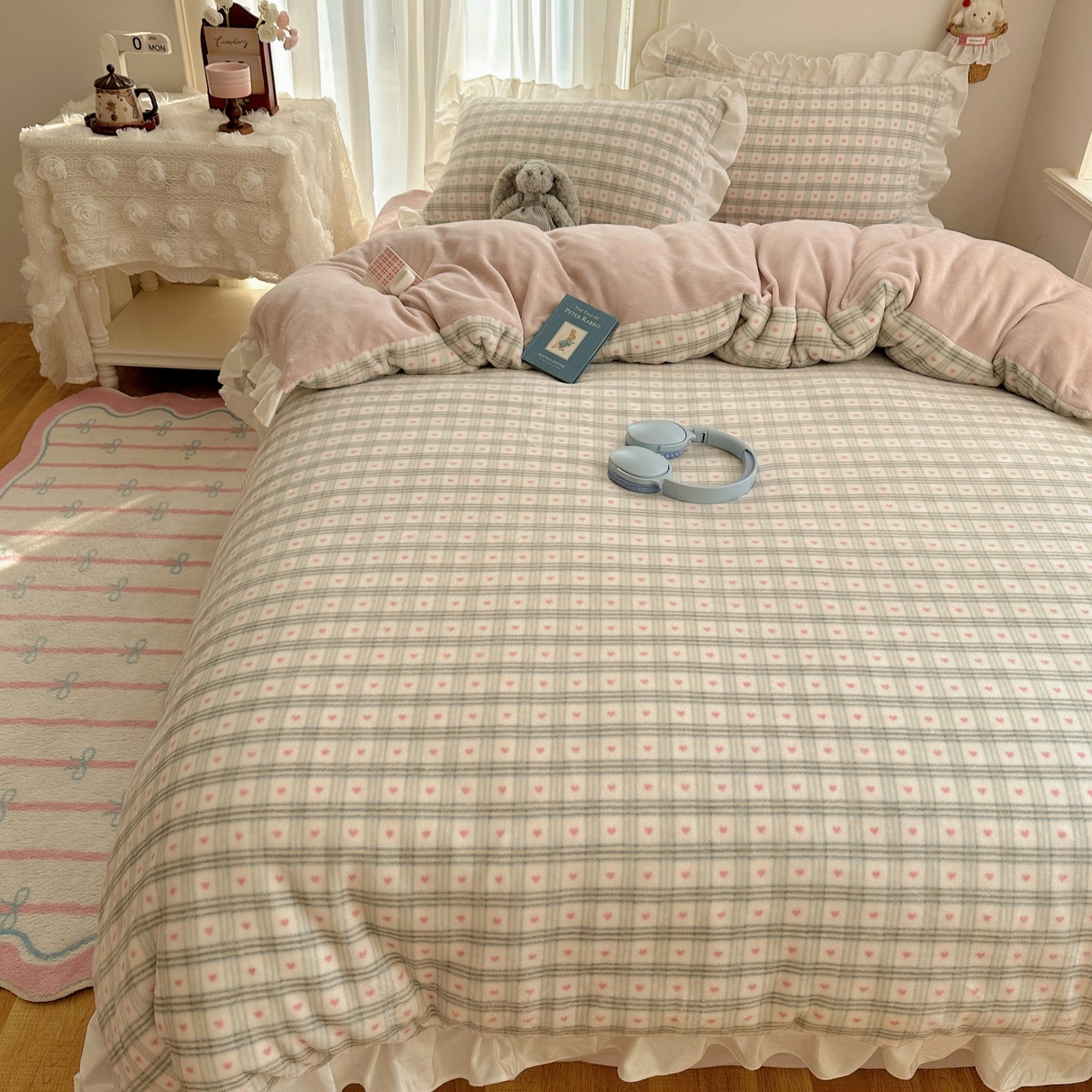 91家纺网 家纺一手货源 找家纺 萝莉家纺 2025秋冬新品韩版花边款加厚牛奶绒四件套 心心