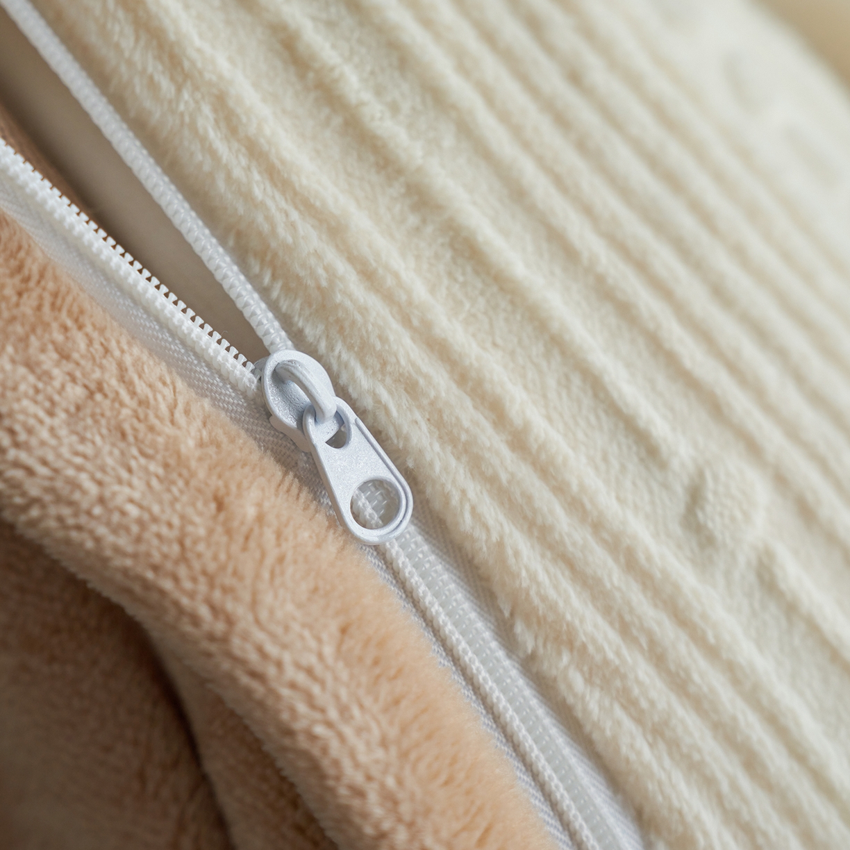 91家纺网 家纺一手货源 找家纺 （总）三味舒屋 2025新款简约雕花牛奶绒四件套-波韵系列