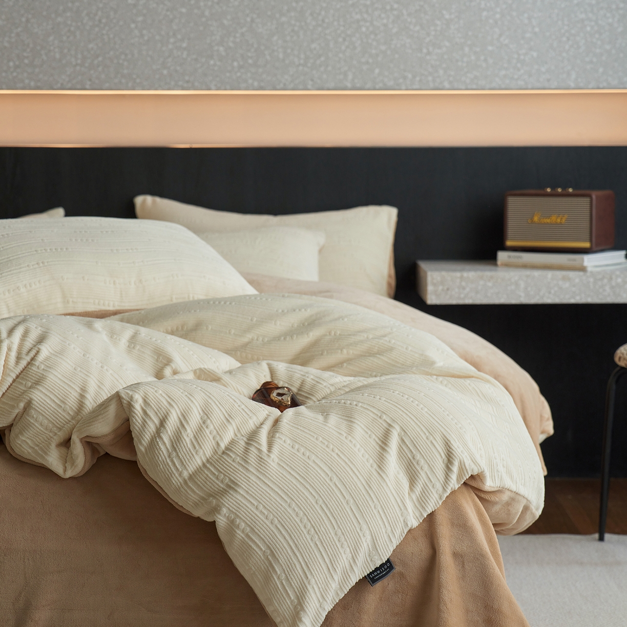 91家纺网 家纺一手货源 找家纺 （总）三味舒屋 2025新款简约雕花牛奶绒四件套-波韵系列