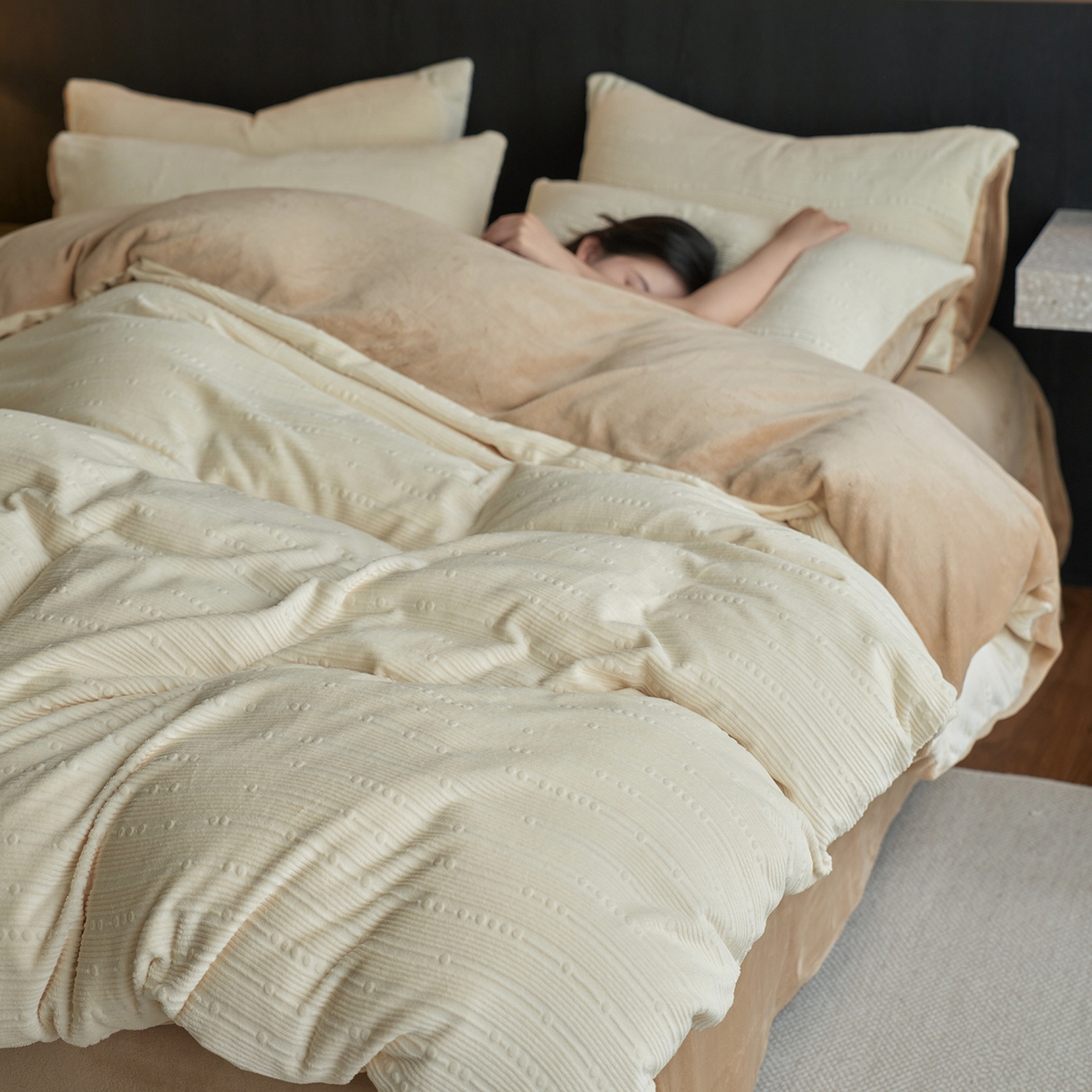 三味舒屋 2025新款简约雕花牛奶绒四件套-波韵系列 波韵奶白