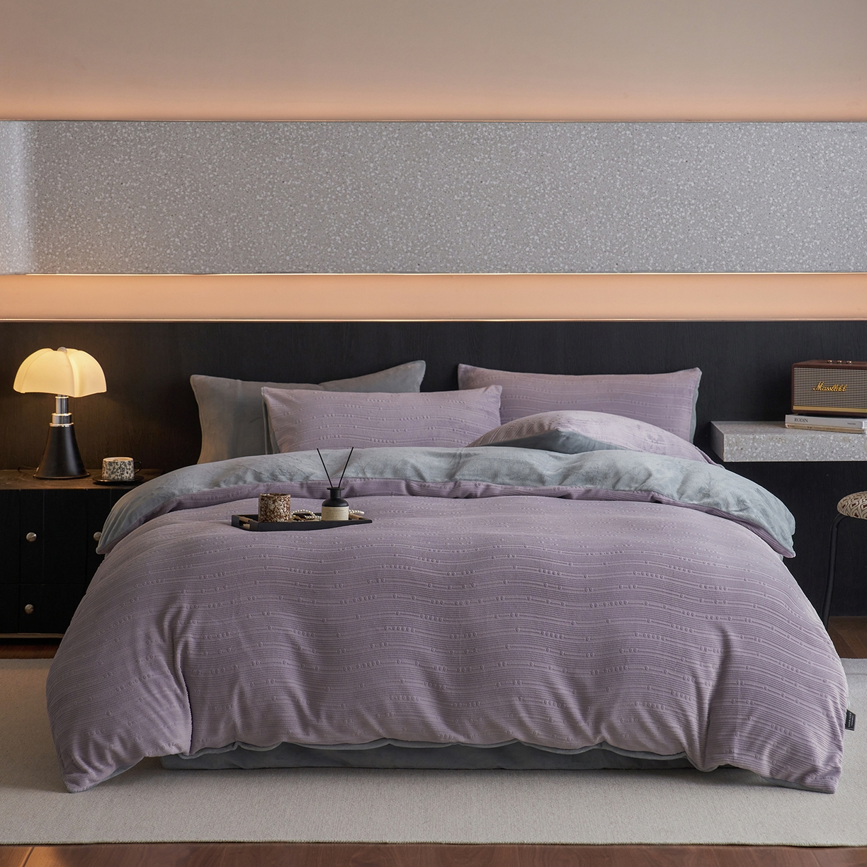 91家纺网 家纺一手货源 找家纺 三味舒屋 2025新款简约雕花牛奶绒四件套-波韵系列 波韵浅紫