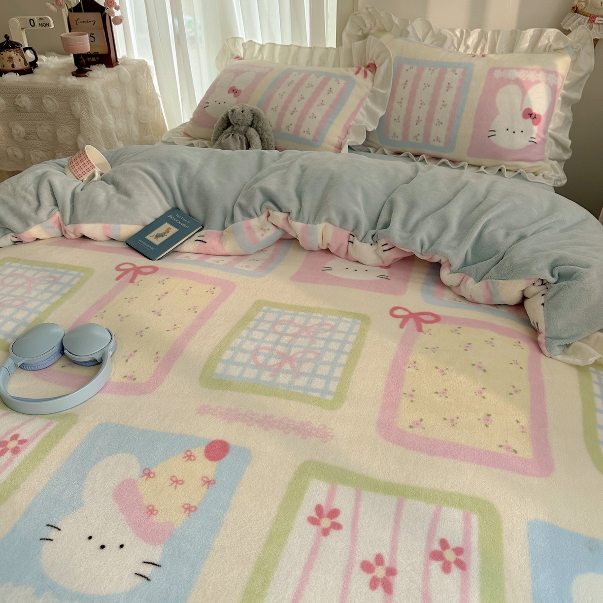 91家纺网 家纺一手货源 找家纺 萝莉家纺 2025秋冬新品韩版花边款加厚牛奶绒四件套 可爱猫