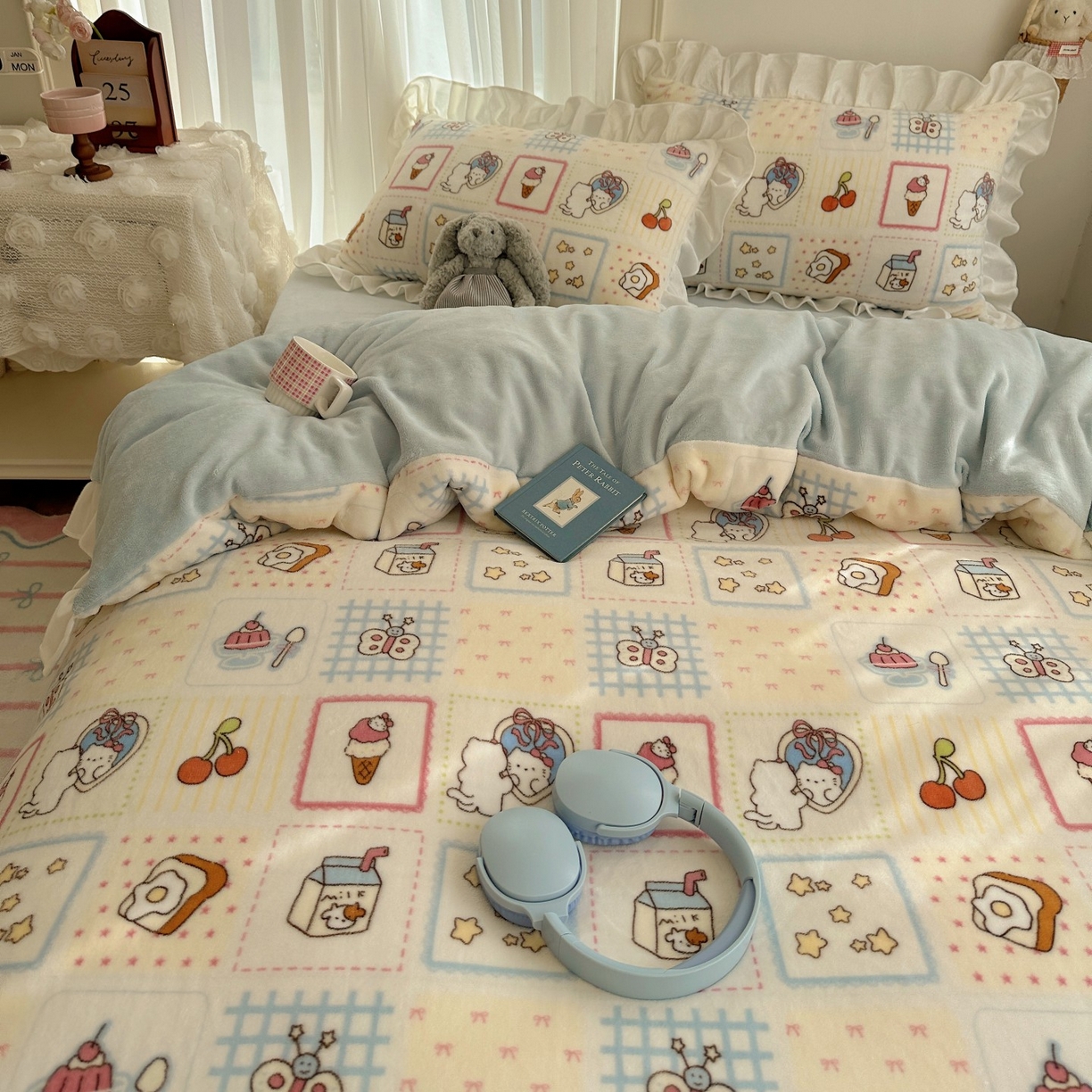 91家纺网 家纺一手货源 找家纺 萝莉家纺 2025秋冬新品韩版花边款加厚牛奶绒四件套 甜品店