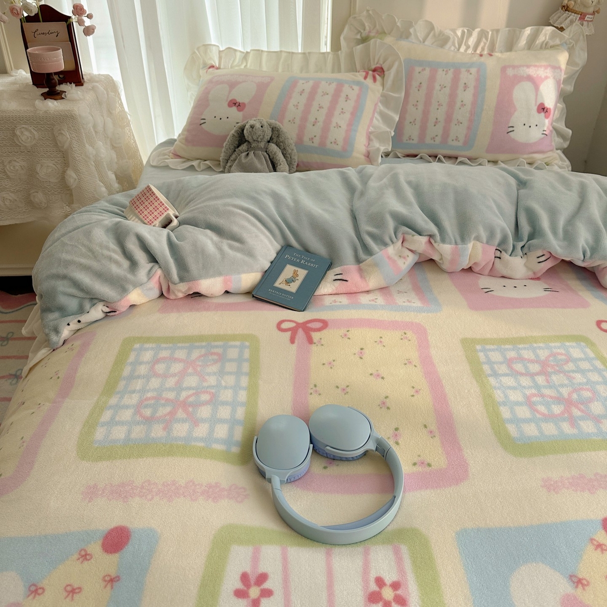 91家纺网 家纺一手货源 找家纺 萝莉家纺 2025秋冬新品韩版花边款加厚牛奶绒四件套 可爱猫