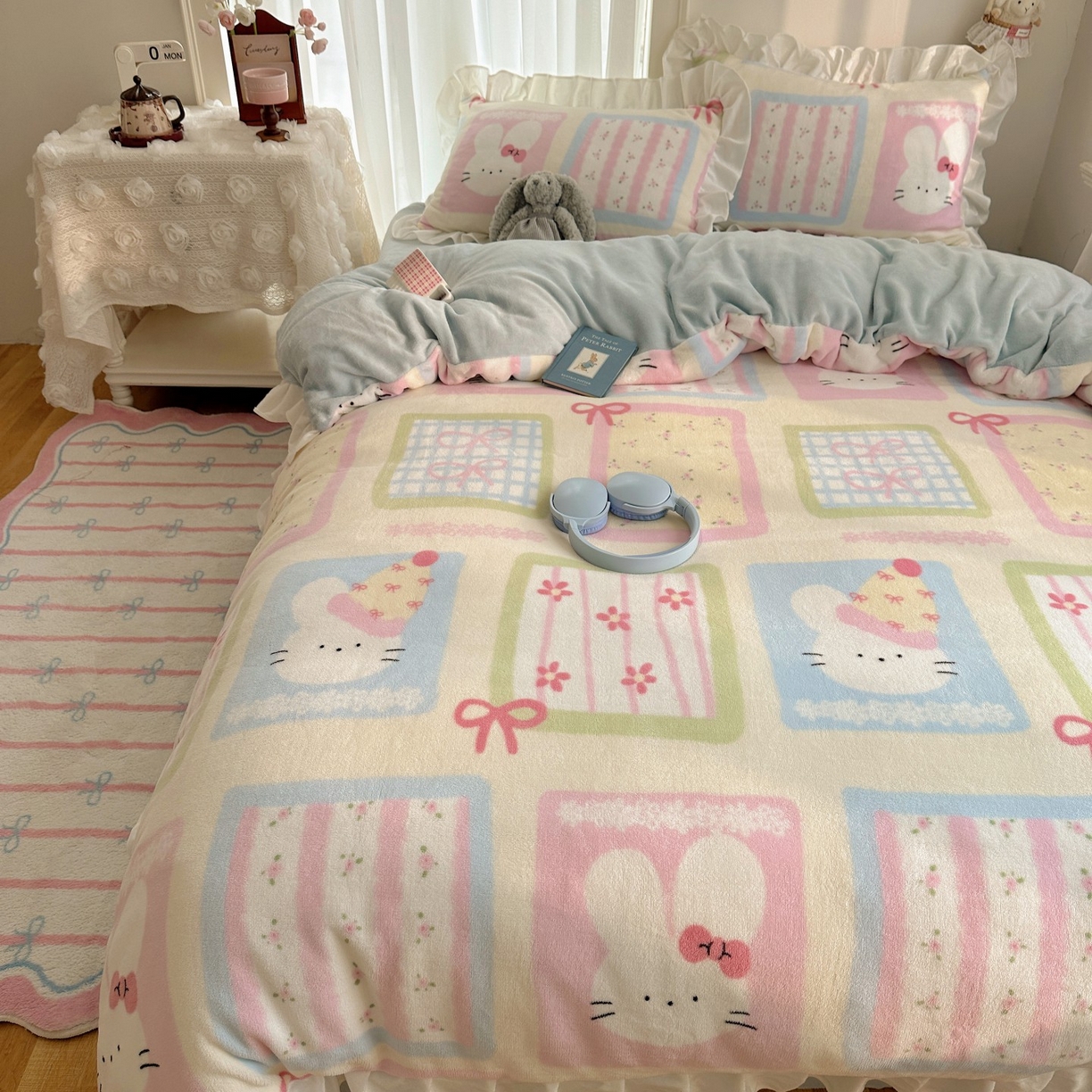 91家纺网 家纺一手货源 找家纺 萝莉家纺 2025秋冬新品韩版花边款加厚牛奶绒四件套 可爱猫