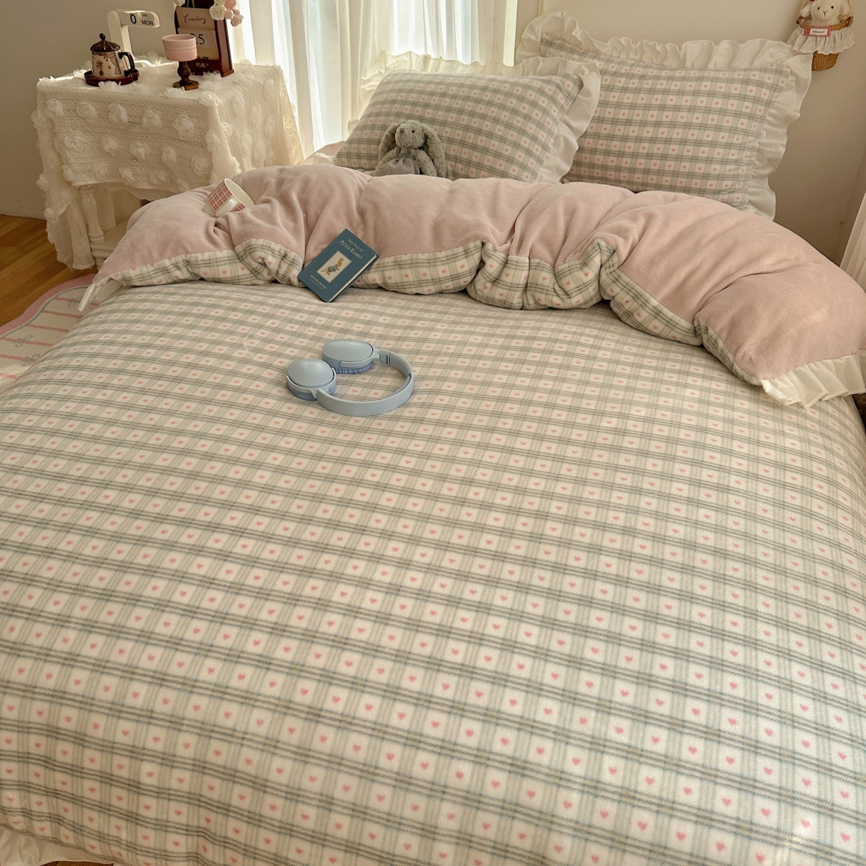 91家纺网 家纺一手货源 找家纺 萝莉家纺 2025秋冬新品韩版花边款加厚牛奶绒四件套 心心