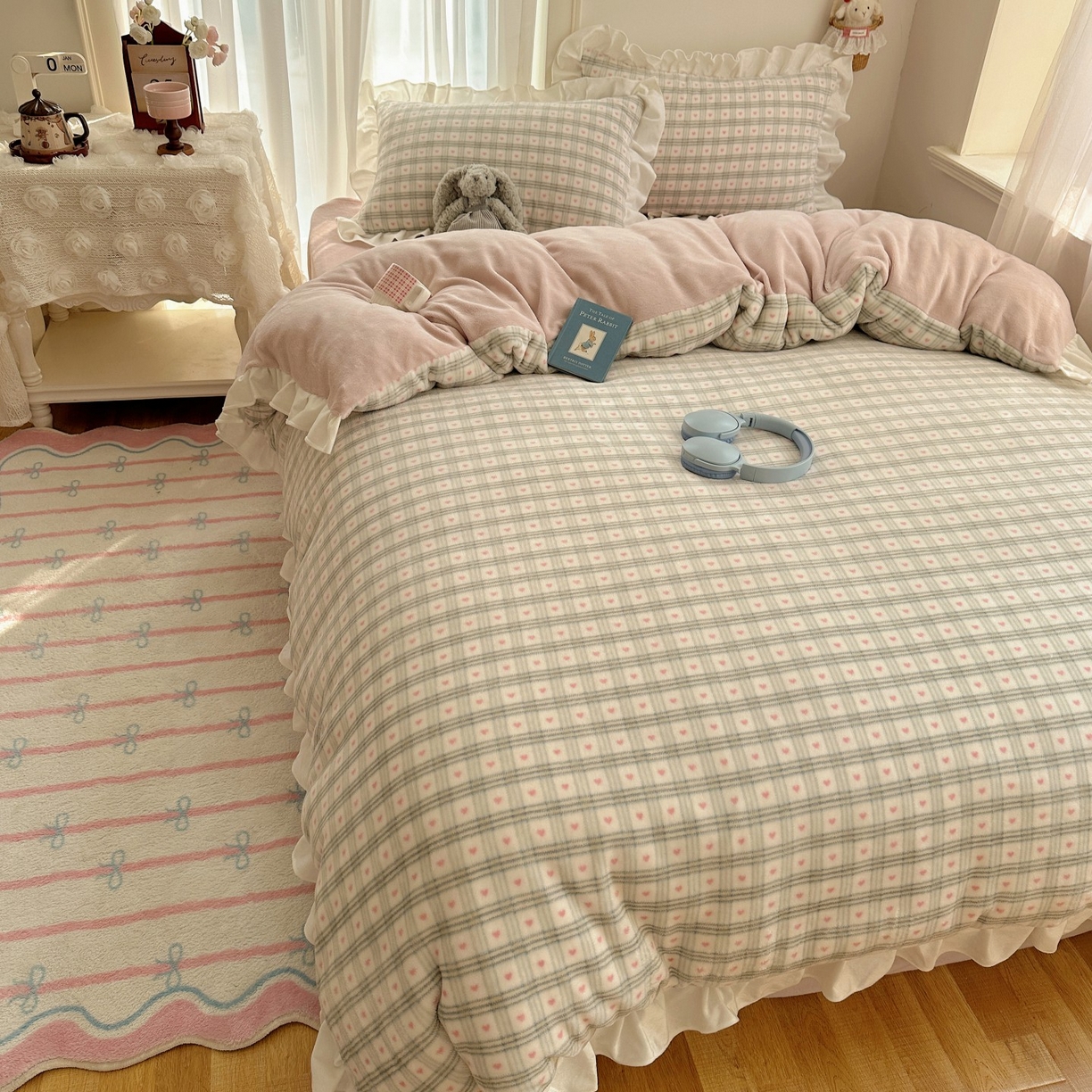 91家纺网 家纺一手货源 找家纺 萝莉家纺 2025秋冬新品韩版花边款加厚牛奶绒四件套 心心