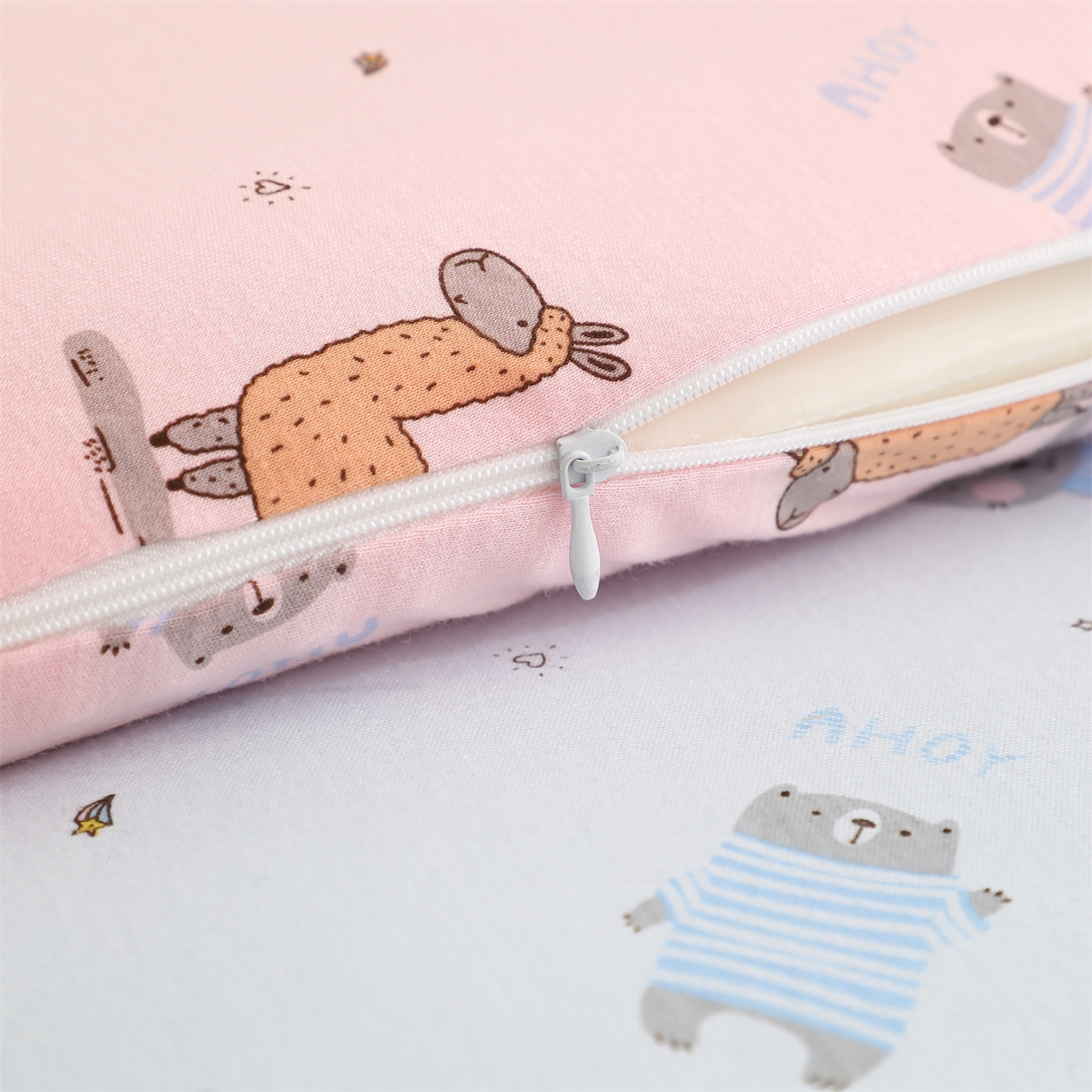 91家纺网 家纺一手货源 找家纺 芯洲 2025新款针织棉印花记忆枕卡通可爱儿童小熊宿舍枕头枕芯 晚安熊-粉