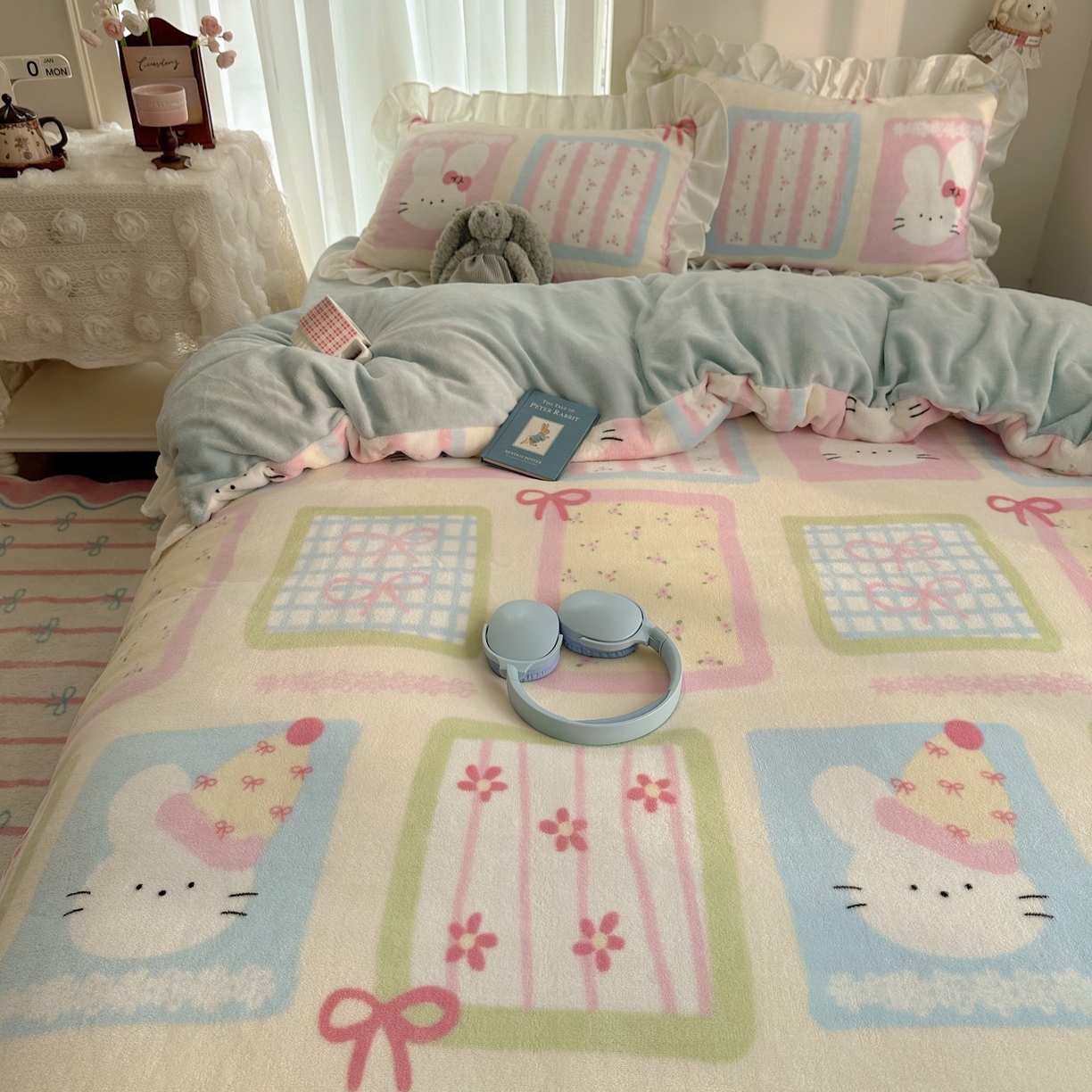 91家纺网 家纺一手货源 找家纺 萝莉家纺 2025秋冬新品韩版花边款加厚牛奶绒四件套 可爱猫