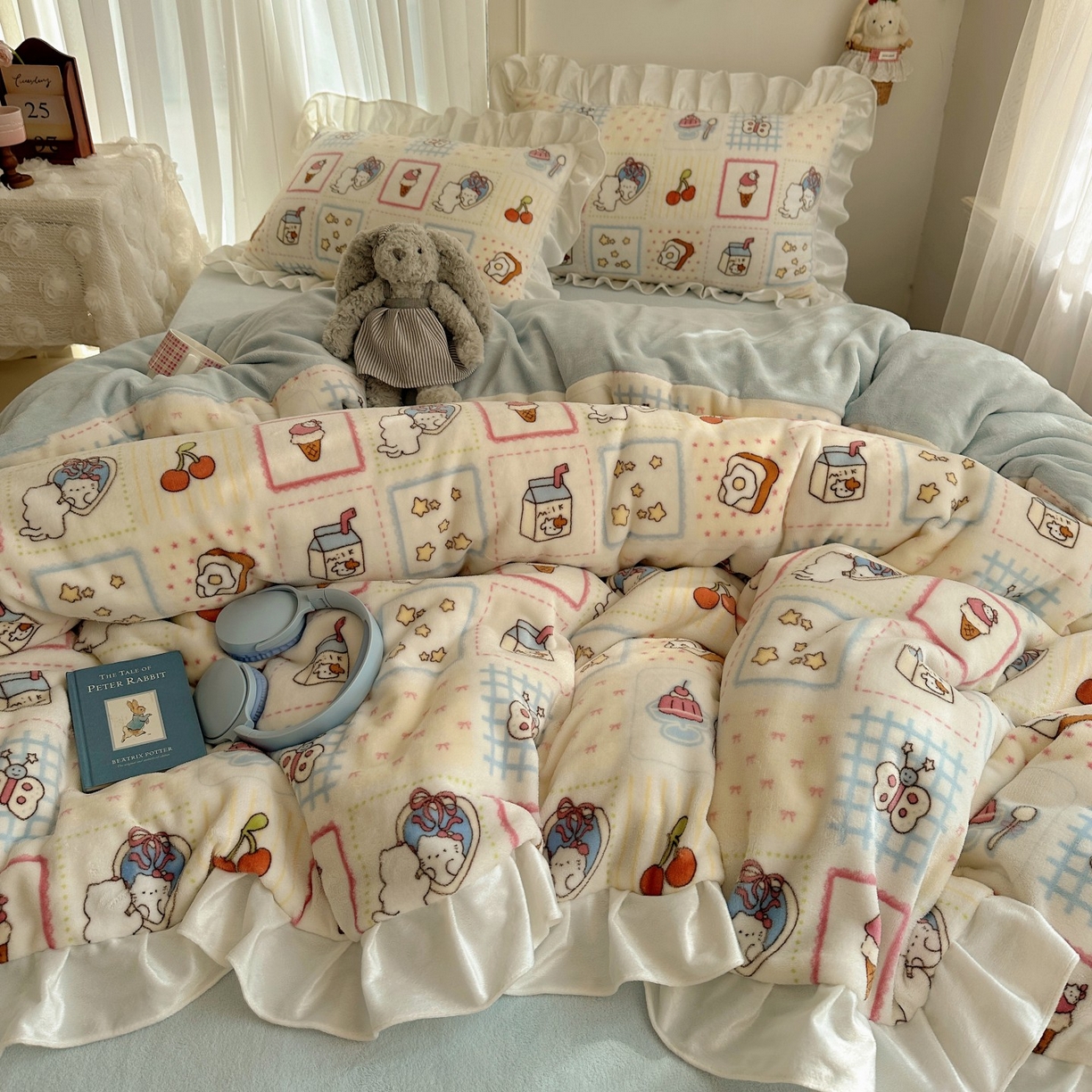 91家纺网 家纺一手货源 找家纺 萝莉家纺 2025秋冬新品韩版花边款加厚牛奶绒四件套 甜品店