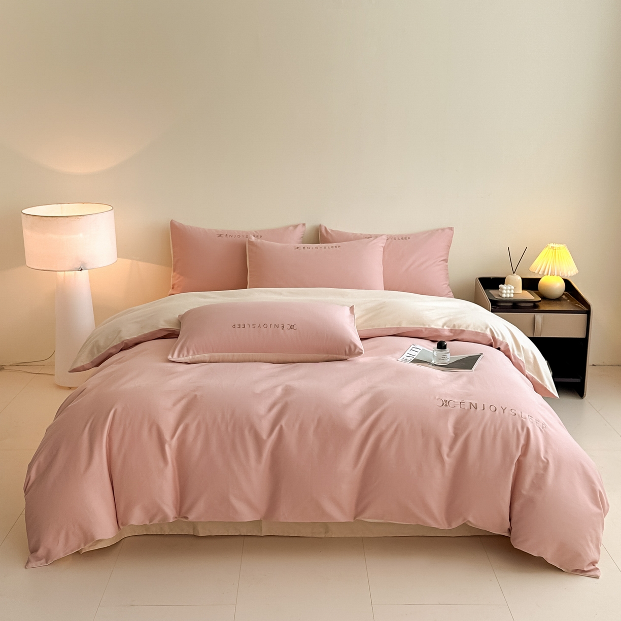 91家纺网 家纺一手货源 找家纺 拼社家纺 2025秋冬A类全棉加厚磨毛四件套刺绣纯棉不掉毛四件套-缪斯（提供买家秀） 缪斯-暖心粉+星月米