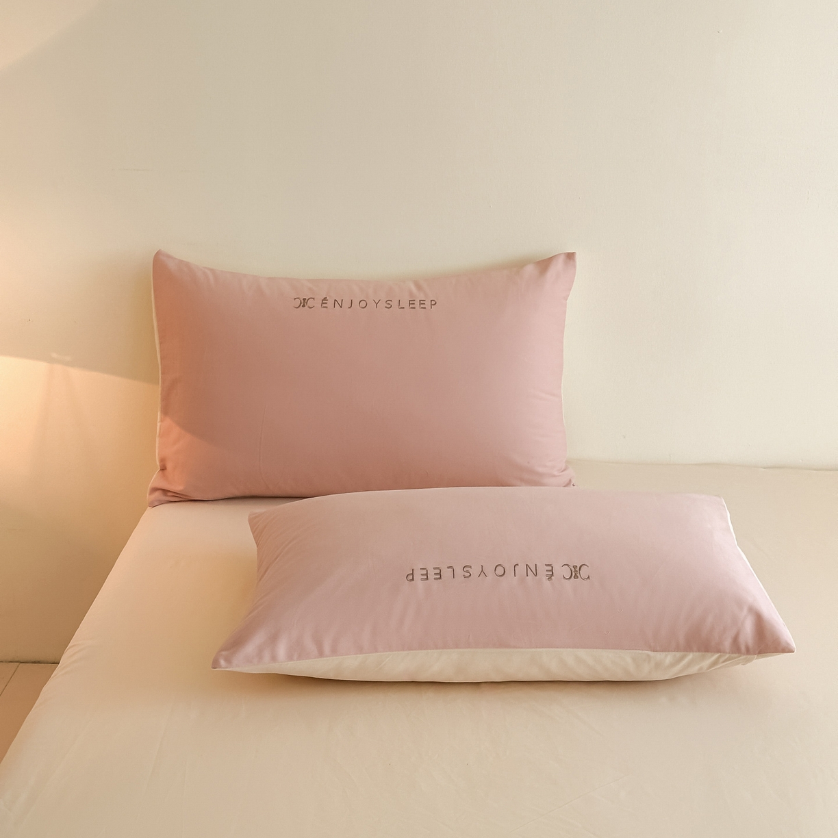 91家纺网 家纺一手货源 找家纺 拼社家纺 2025秋冬A类全棉加厚磨毛四件套刺绣纯棉不掉毛四件套-缪斯（提供买家秀） 缪斯-暖心粉+星月米