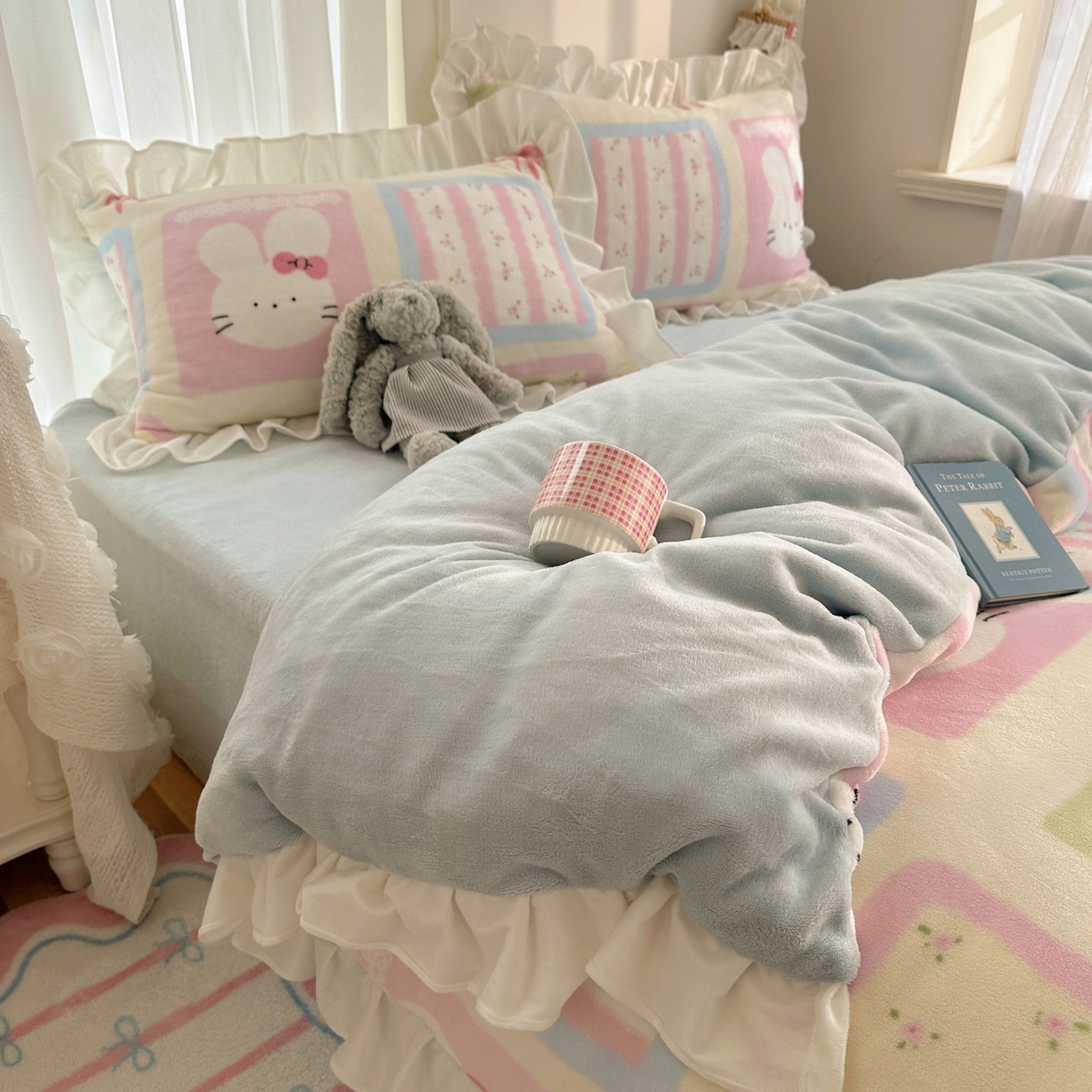 91家纺网 家纺一手货源 找家纺 萝莉家纺 2025秋冬新品韩版花边款加厚牛奶绒四件套 可爱猫