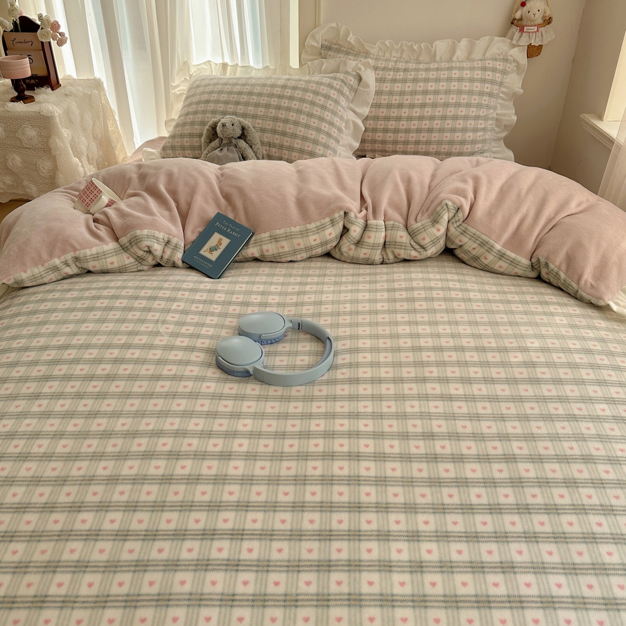 91家纺网 家纺一手货源 找家纺 萝莉家纺 2025秋冬新品韩版花边款加厚牛奶绒四件套 心心