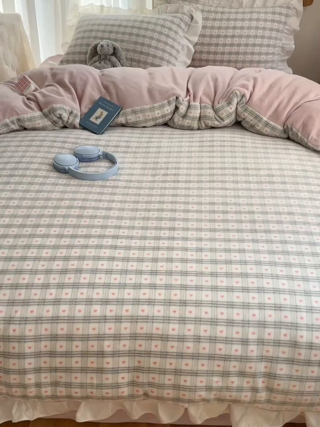 91家纺网 家纺一手货源 找家纺 萝莉家纺 2025秋冬新品韩版花边款加厚牛奶绒四件套 心心