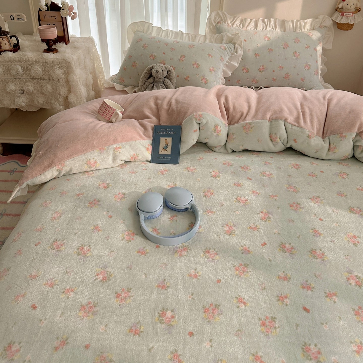 91家纺网 家纺一手货源 找家纺 萝莉家纺 2025秋冬新品韩版花边款加厚牛奶绒四件套 花绿