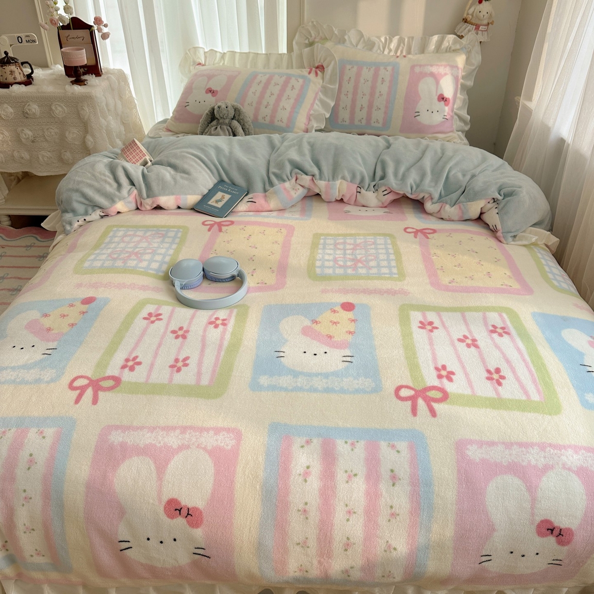 91家纺网 家纺一手货源 找家纺 萝莉家纺 2025秋冬新品韩版花边款加厚牛奶绒四件套 可爱猫