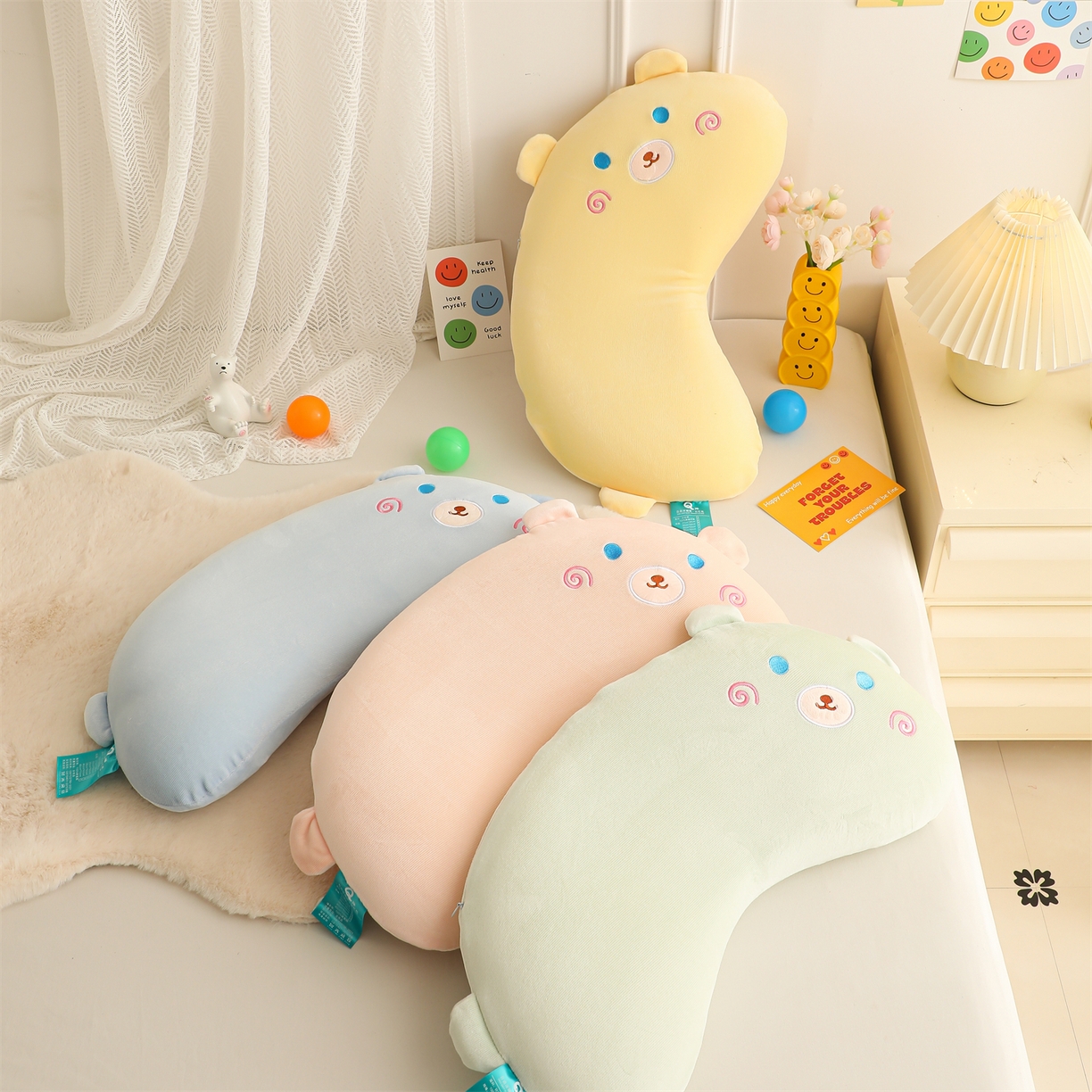 91家纺网 家纺一手货源 找家纺 （总）芯洲 2025新款条绒月亮枕记忆枕卡通可爱小熊秋冬宿舍枕头枕芯