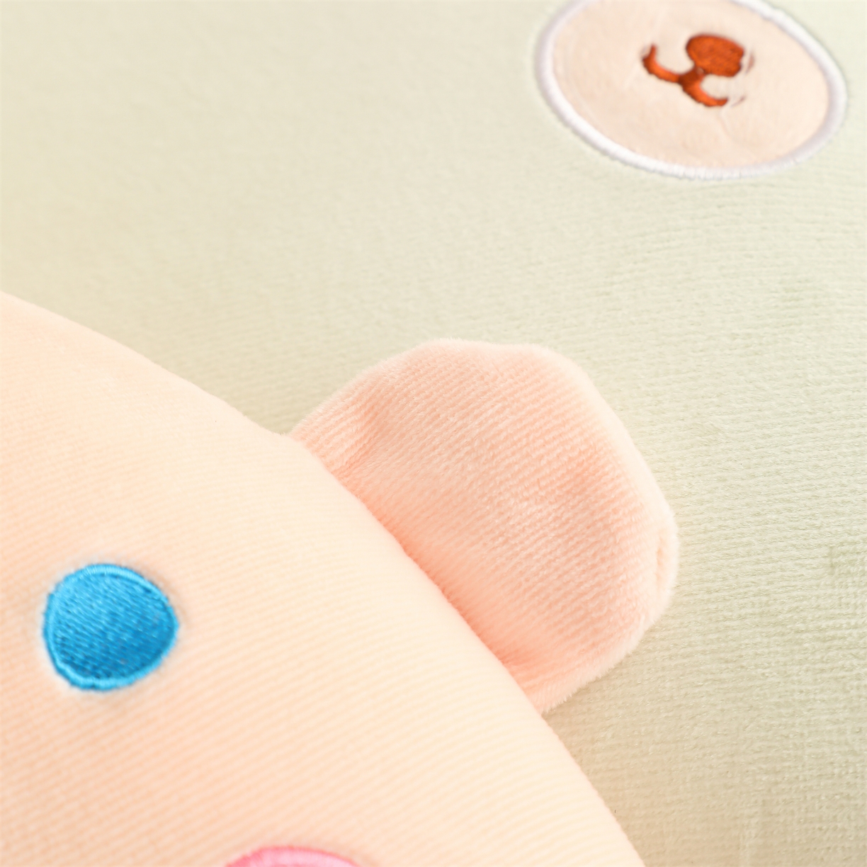 91家纺网 家纺一手货源 找家纺 （总）芯洲 2025新款条绒月亮枕记忆枕卡通可爱小熊秋冬宿舍枕头枕芯