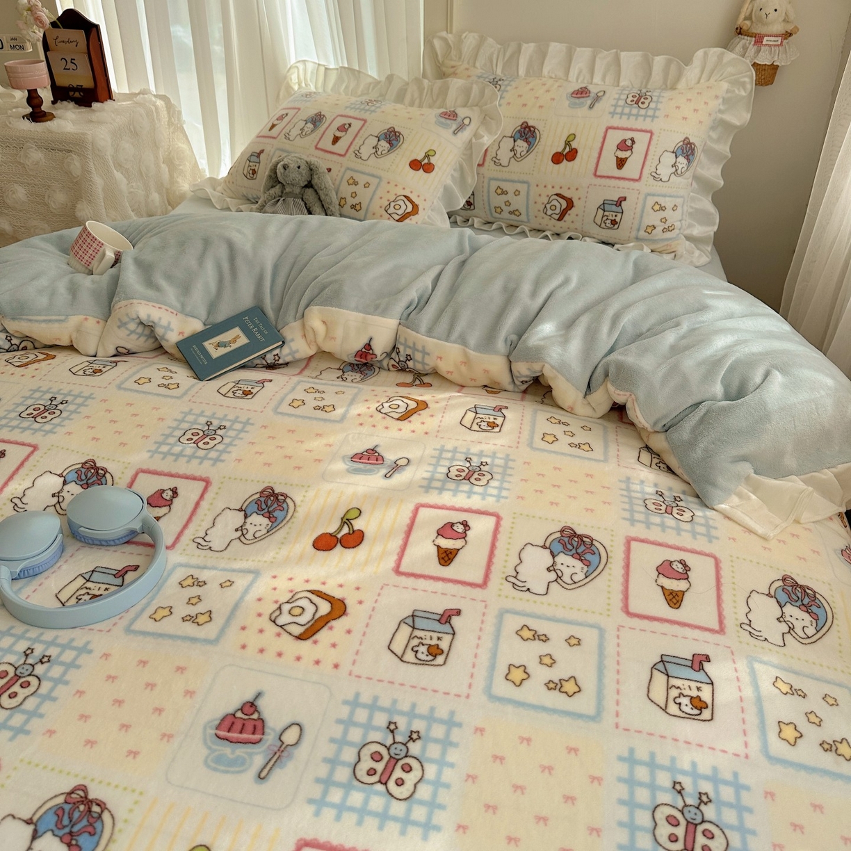 91家纺网 家纺一手货源 找家纺 萝莉家纺 2025秋冬新品韩版花边款加厚牛奶绒四件套 甜品店