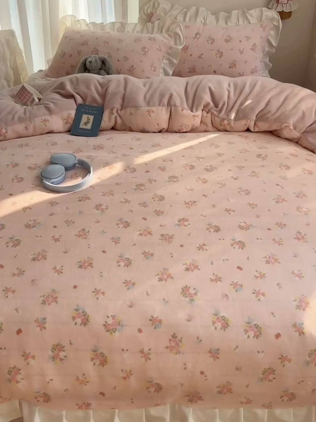 91家纺网 家纺一手货源 找家纺 萝莉家纺 2025秋冬新品韩版花边款加厚牛奶绒四件套 花粉