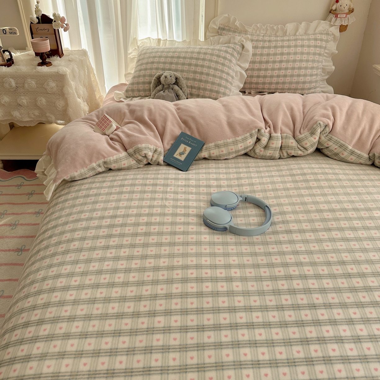 91家纺网 家纺一手货源 找家纺 萝莉家纺 2025秋冬新品韩版花边款加厚牛奶绒四件套 心心