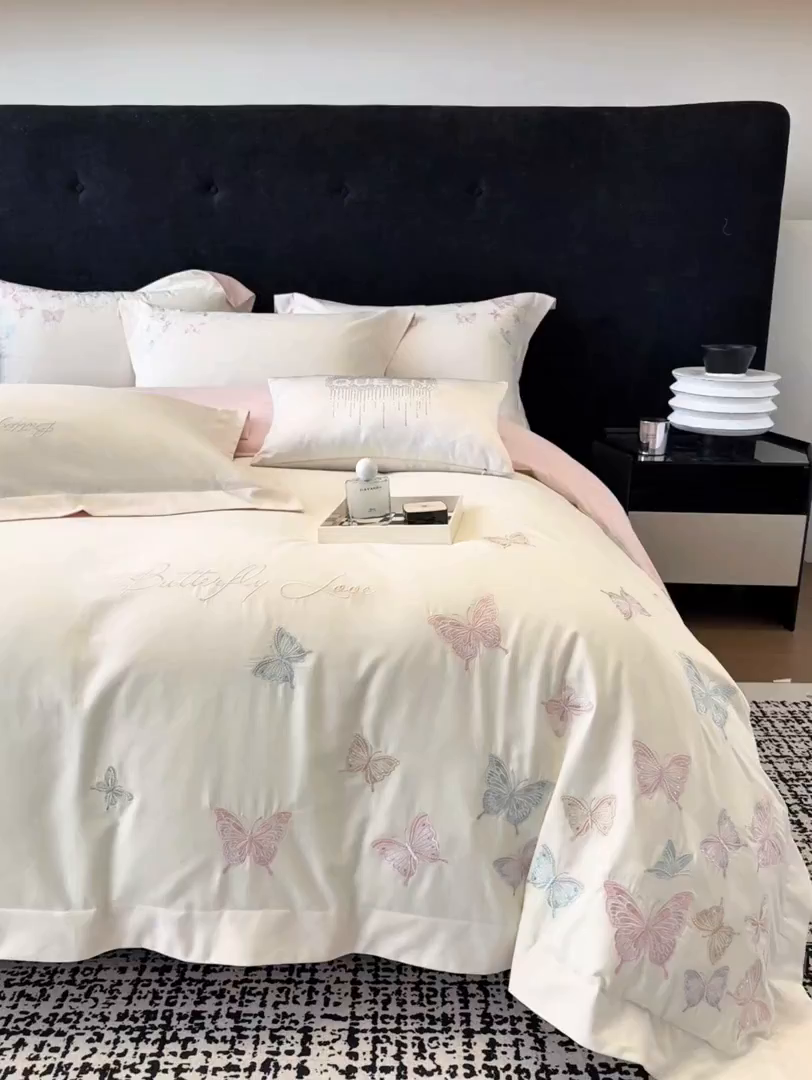 91家纺网 家纺一手货源 找家纺 家居1号家纺 2025新款超细旦纯棉磨毛四件套-蝶舞（控价标准288加大308 会员优惠10元） 蝶舞-白拼粉