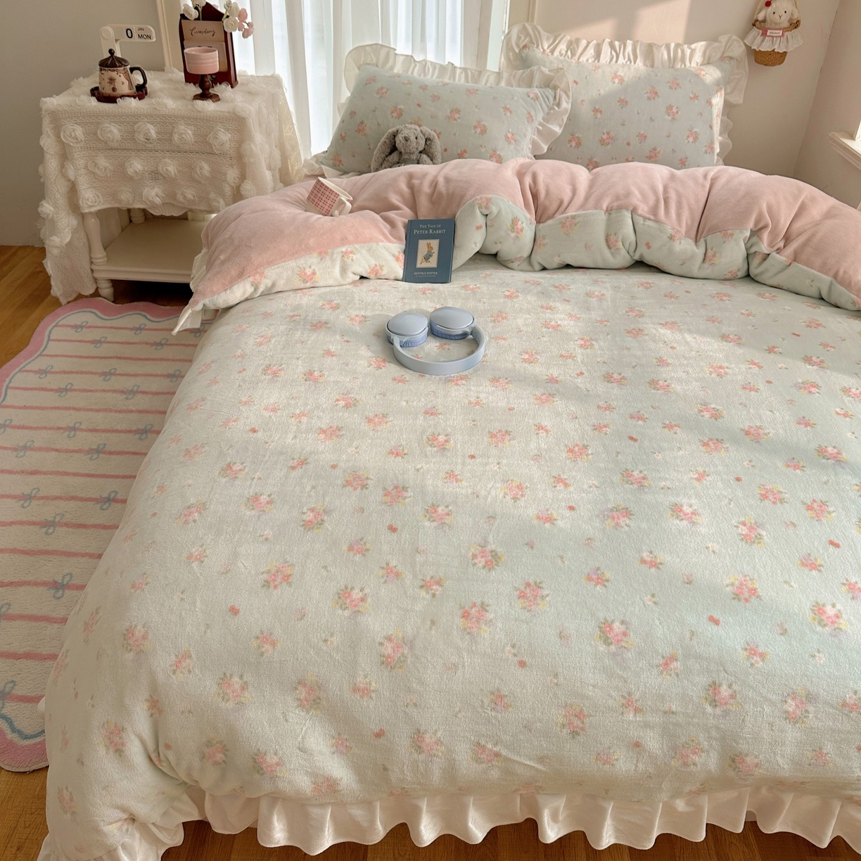 91家纺网 家纺一手货源 找家纺 萝莉家纺 2025秋冬新品韩版花边款加厚牛奶绒四件套 花绿