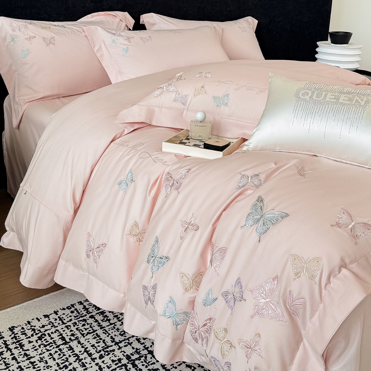 91家纺网 家纺一手货源 找家纺 家居1号家纺 2025新款超细旦纯棉磨毛四件套-蝶舞（控价标准288加大308 会员优惠10元） 蝶舞-少女粉