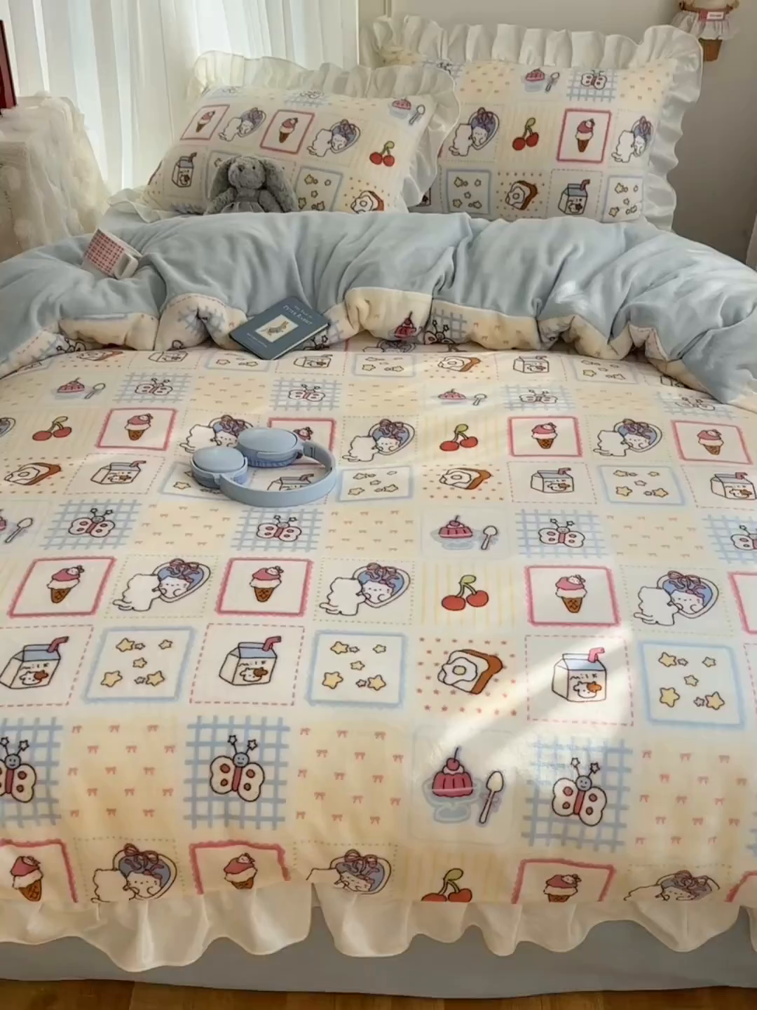 91家纺网 家纺一手货源 找家纺 萝莉家纺 2025秋冬新品韩版花边款加厚牛奶绒四件套 甜品店