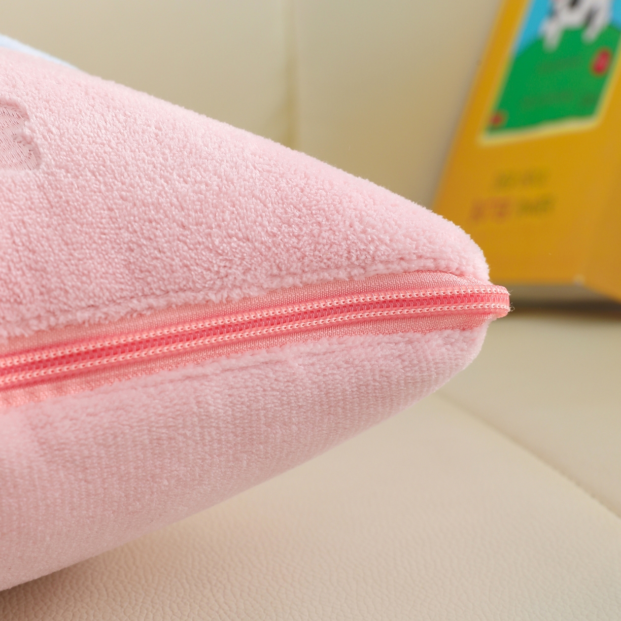 91家纺网 家纺一手货源 找家纺 （总）翰轩家居 2025新款牛奶绒抱枕被泡芙公主系列