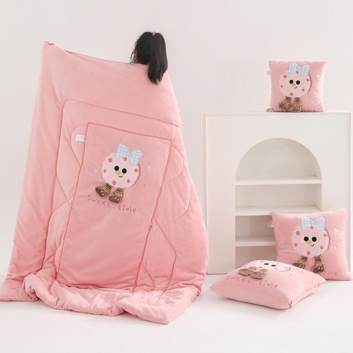 91家纺网 家纺一手货源 找家纺 （总）翰轩家居 2025新款牛奶绒抱枕被泡芙公主系列