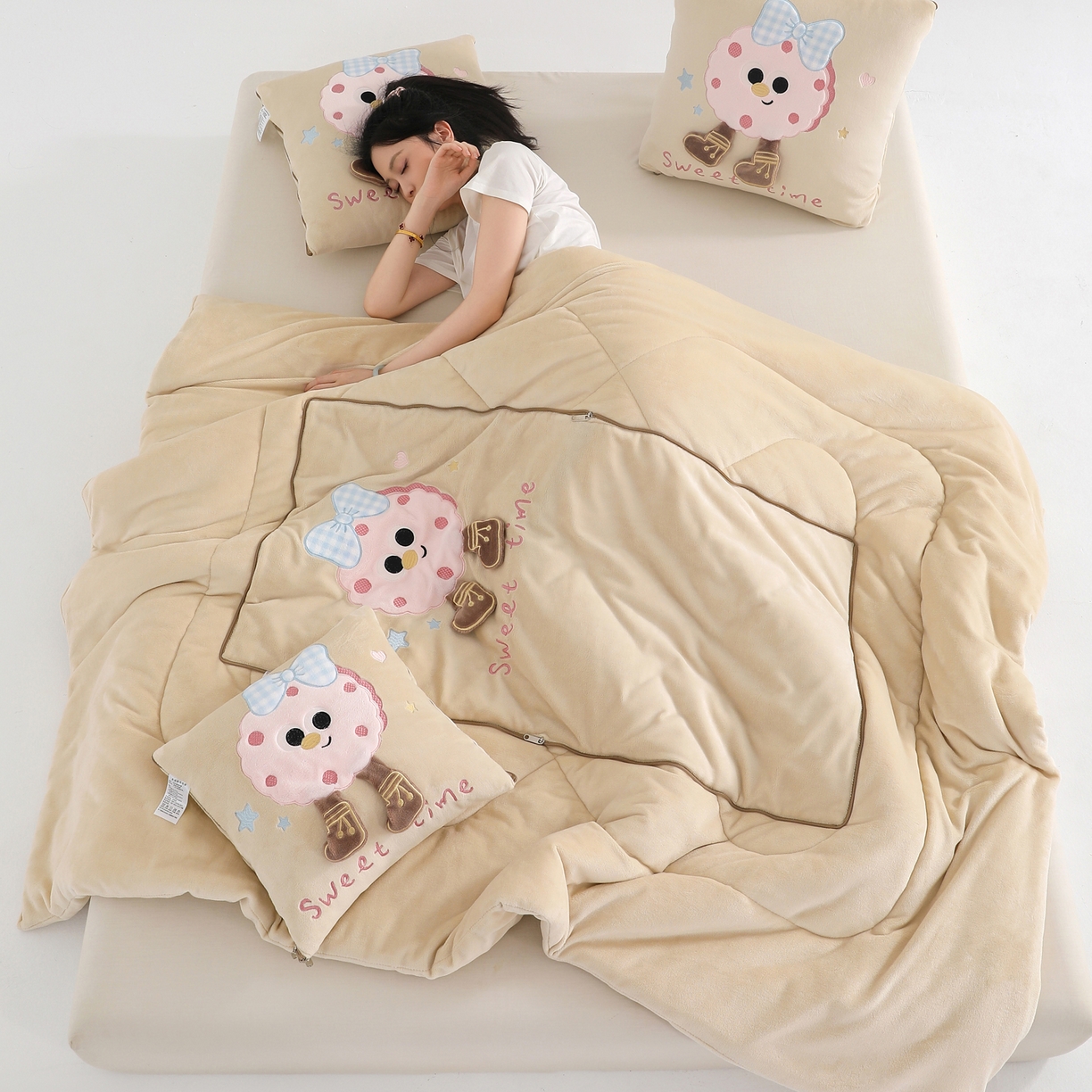 91家纺网 家纺一手货源 找家纺 翰轩家居 2025新款牛奶绒抱枕被泡芙公主系列 泡芙公主-咖