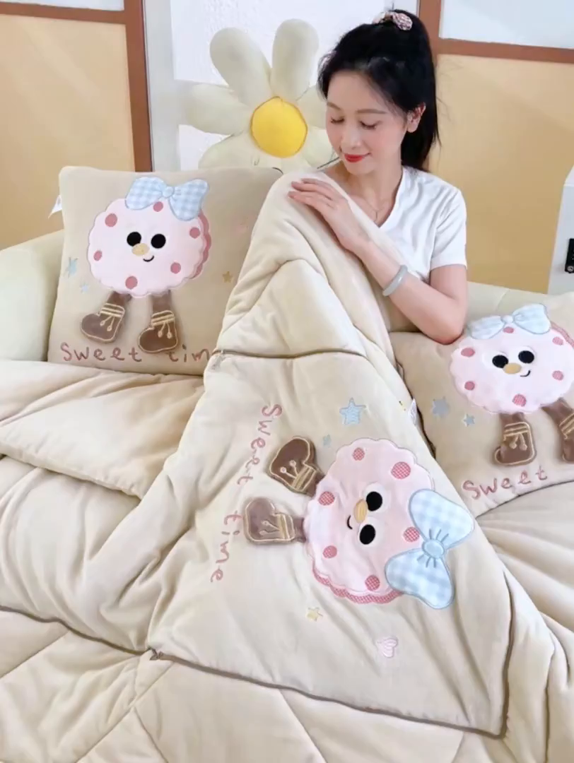 91家纺网 家纺一手货源 找家纺 翰轩家居 2025新款牛奶绒抱枕被泡芙公主系列 泡芙公主-咖