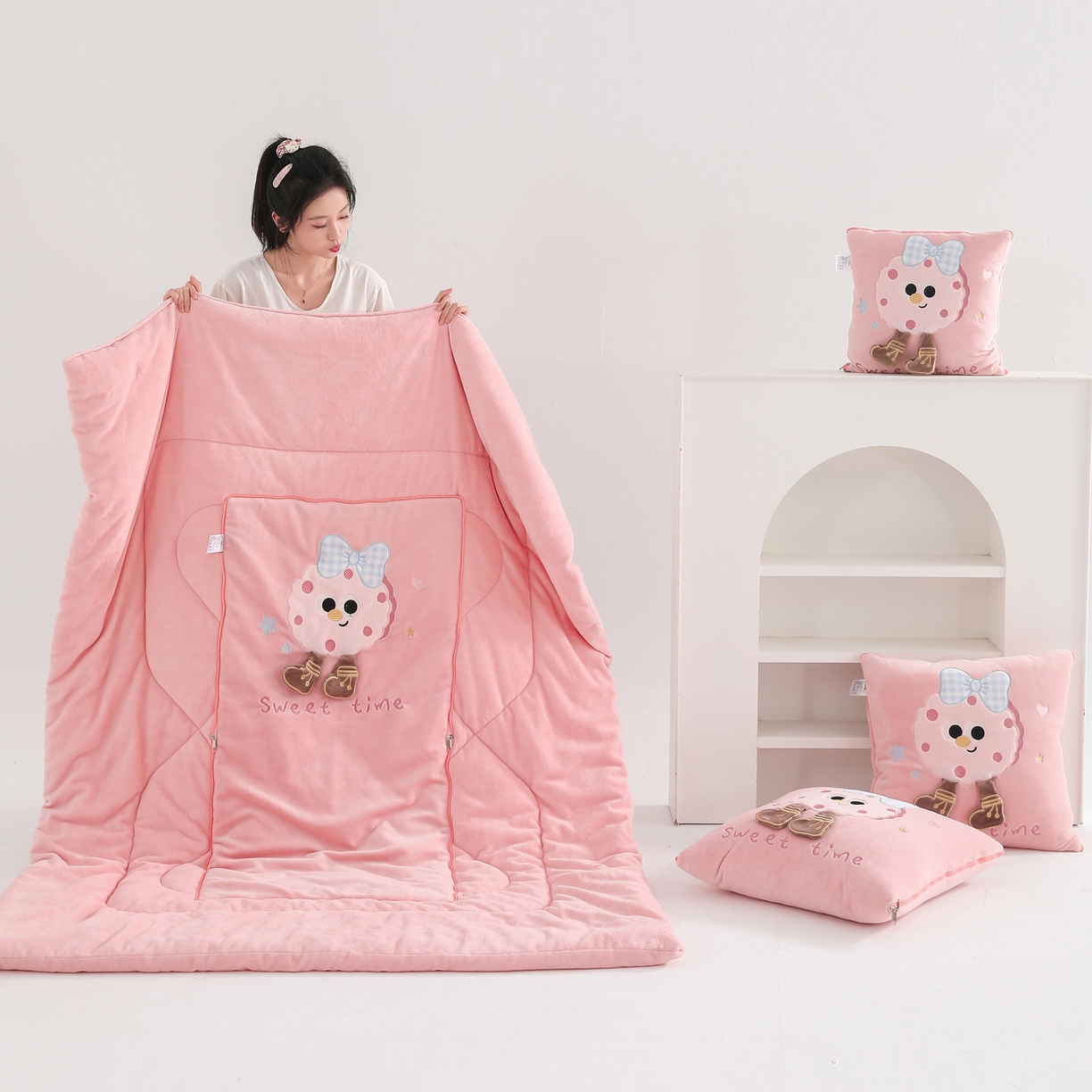 91家纺网 家纺一手货源 找家纺 （总）翰轩家居 2025新款牛奶绒抱枕被泡芙公主系列