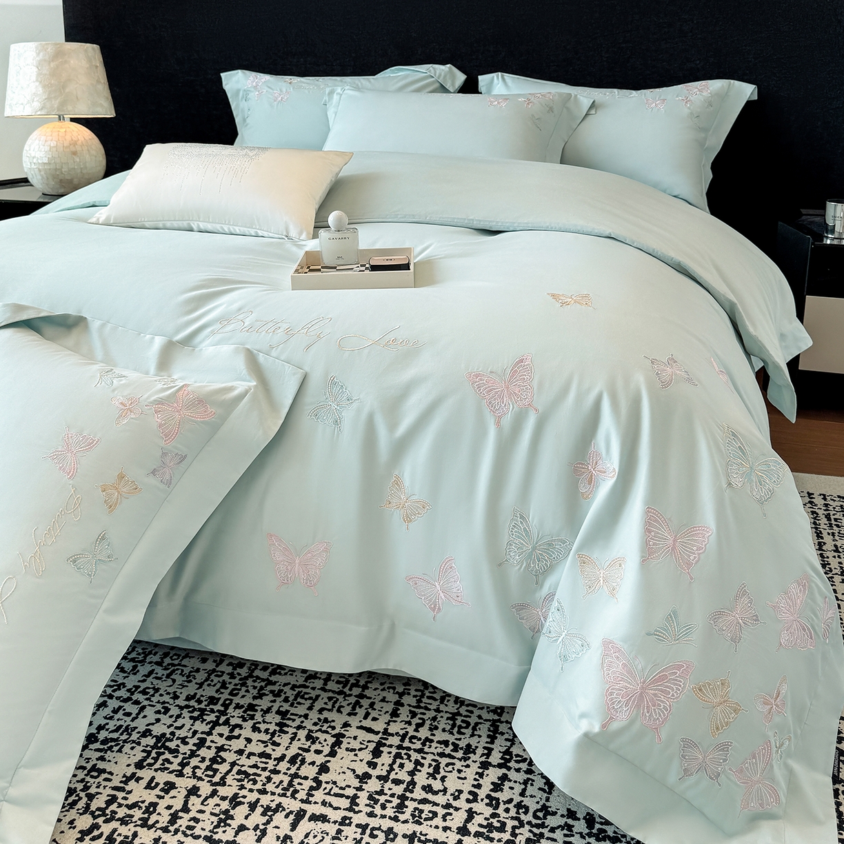 91家纺网 家纺一手货源 找家纺 家居1号家纺 2025新款超细旦纯棉磨毛四件套-蝶舞（控价标准288加大308 会员优惠10元） 蝶舞-水兰