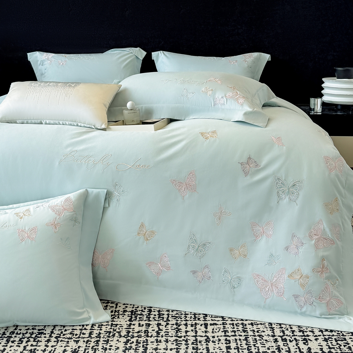 91家纺网 家纺一手货源 找家纺 家居1号家纺 2025新款超细旦纯棉磨毛四件套-蝶舞（控价标准288加大308 会员优惠10元） 蝶舞-水兰